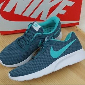 Nike Tanjun Iced Jade/Aurora Green-White Teal sneakers